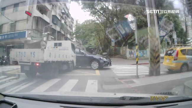 路口無號誌　貨車撞凌志誰對誰錯？
