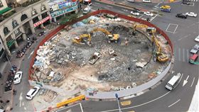 建成圓環拆除作業　搭圍籬、玻璃帷幕、主體拆除　北市府提供