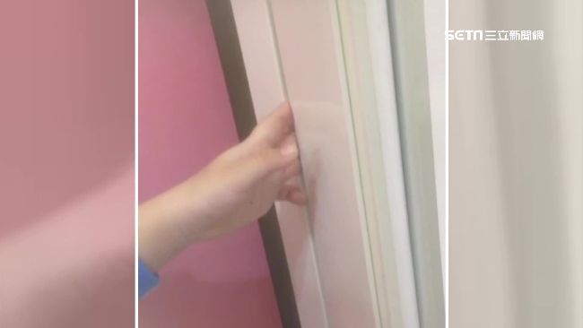 男童手指卡門縫痛哭　警消破櫥窗救援