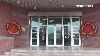 送花圈感謝員警！警局秒變「靈堂」