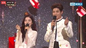 偽我結！昔日音銀主持CP再現　Irene突現身合體寶劍 圖/翻攝自KBS World