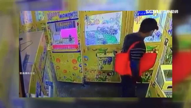 影／夾娃娃機神大盜　走過玻璃窗就碎
