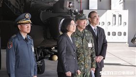 總統蔡英文30日前往航特部601旅視導並頒發加菜金勉勵國軍弟兄。 圖／記者林敬旻攝