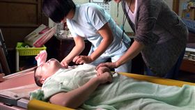 牽手,陳國進,癱瘓,妻子,楊貴媚,陳麗華(中央社)