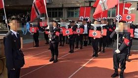 光復中學學生辦納粹軍官（打碼）（圖／翻攝自PTT）16:9