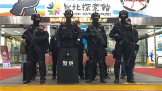 市府跨年維安升級　首出動「偵爆犬」