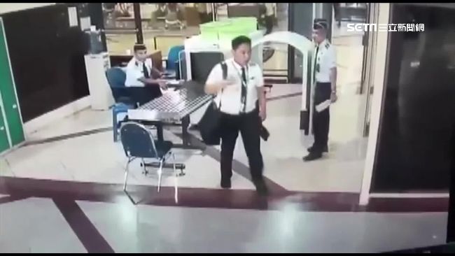 機長廣播「醉話連篇」　乘客嚇到逃機