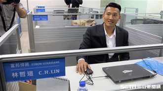 富邦辦公室落成　林哲瑄當一日職員