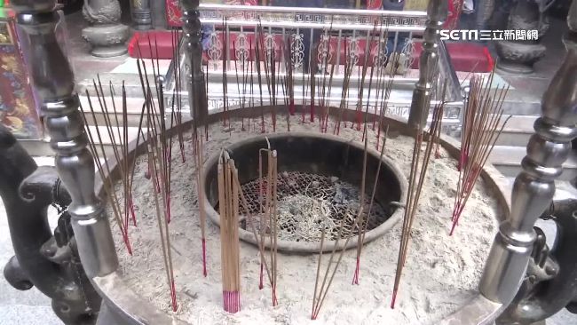 釘床旁動私刑！女乩童強逼信徒奉獻