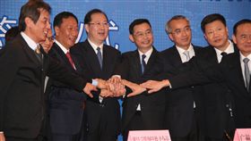 郭台銘投資2800億  廣州建面板廠／中央社