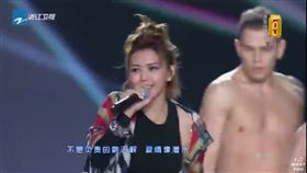 實力回歸一雪金馬走音前恥　孫燕姿熱唱浙江衛視跨年展歌喉 圖／翻攝自浙江衛視音樂頻道YouTube
