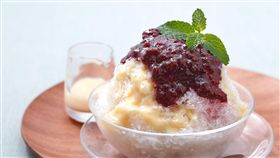 ▲天氣那麼熱！吃鬆餅配刨冰　食尚甜品這樣吃才過癮（圖／杏桃鬆餅屋）