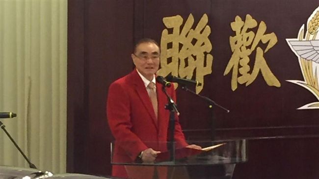 國防跨年粉絲討簽名　馮世寬簽兩個字