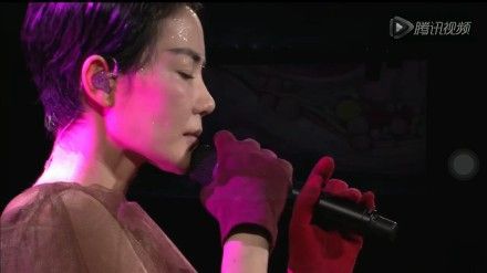王菲上海開唱　匆匆那年竟被批像…