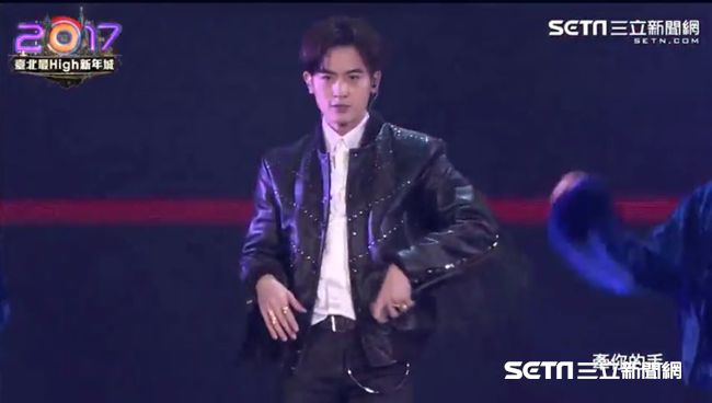 吳思賢熱舞開場　深情唱「天后組曲」