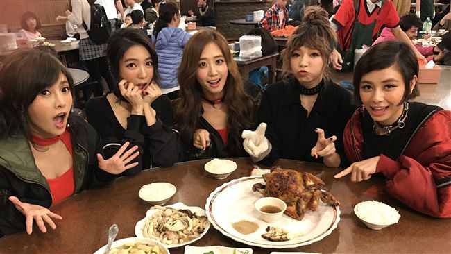 Popu嗑甕窯雞：吃飽了才有力氣唱