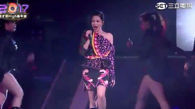 A-Lin倒數開唱　爸媽也上台同嗨