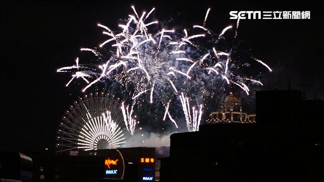 美麗華煙火、摩天輪high翻跨年！