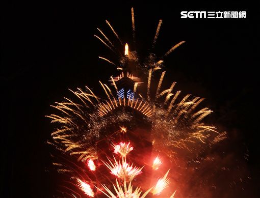 2017台北101煙火。（記者邱榮吉/攝影）