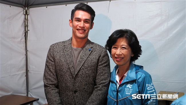 柯P夫人愛棒球　後台見陽岱鋼邀合照