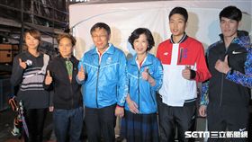 左起熊梅茜、李筱瑜、柯文哲、陳珮琪、周天成和楊俊瀚（圖／記者王怡翔攝）