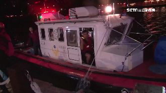 跨年遊艇勾魚網　30多人受困淡水河