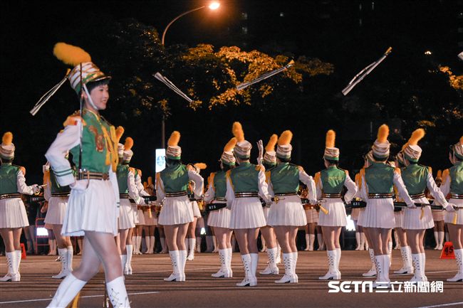 元旦升旗典禮，北一女樂儀隊表演 圖／記者林敬旻攝