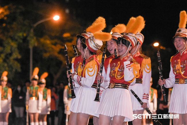 元旦升旗典禮，北一女樂儀隊表演 圖／記者林敬旻攝