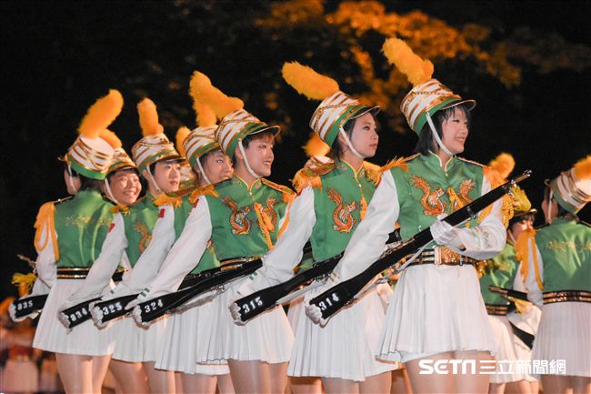 元旦升旗典禮，北一女樂儀隊表演 圖／記者林敬旻攝