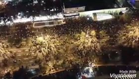 跨年人潮散場／爆廢公社