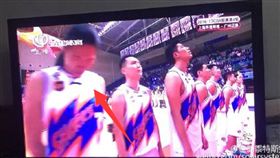 籃球,曾文鼎,CBA,比賽,國旗,低頭,道歉,人民幣,中國大陸(華體網)
