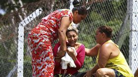 巴西監獄暴動，家屬焦急等待（圖／美聯社／達志影像）