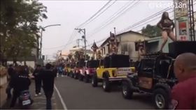 嘉縣前議長董象告別式　50位鋼管辣妹街頭秀舞。（圖／取自黑色豪門企業臉書）