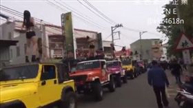 嘉縣前議長董象告別式　50位鋼管辣妹街頭秀舞。（圖／取自黑色豪門企業臉書）