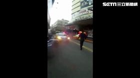 李男在跨年夜與弟弟及友人歡唱結束後，瞥見劉姓女友外型姣好上前要LINE，遭拒後爆發街頭大亂鬥（翻攝畫面）