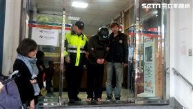 張男因積欠友人20萬元，缺錢孔急遂鋌而走險，採取假匯款真尾隨行搶的方式，劫走95歲楊姓退休少將11萬元，警方3小時內便將他逮捕（楊忠翰攝）