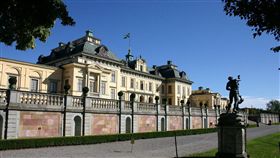 瑞典卓寧霍姆宮（Drottningholm Palace）-Wing-Chi Poon-https://en.wikipedia.org/wiki/Drottningholm_Palace#/media/File:Drottningholms_Slott.jpg
