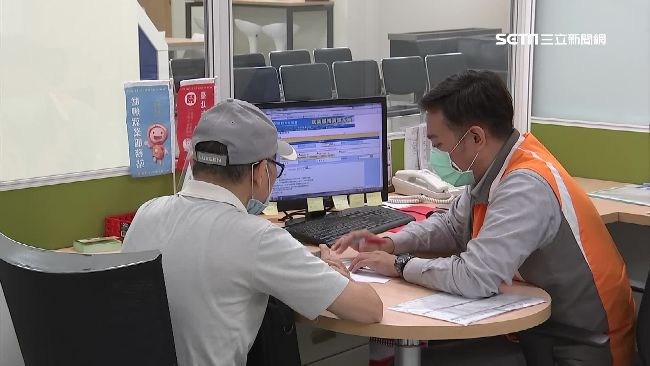失業勞工養無收入父母　失業給付加碼