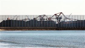 中國大陸河北省秦皇島將建造防塵網降低霧霾空氣汙染／翻攝自大路中青網