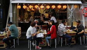 日本,居酒屋,日本人,喝酒,聚會,朋友,應酬（圖／美聯社／達志影像）