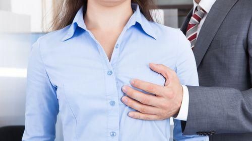 癡戀女房仲美色　百斤男分飾兩角硬上