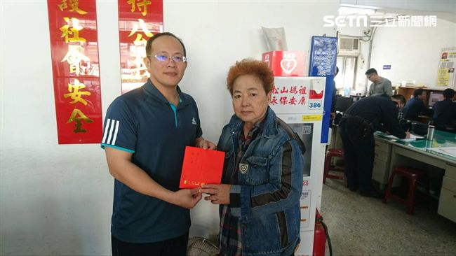 貧寒小黃女司機撞車　退休翁熱心捐助