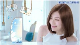 賈靜雯藏肚、對空桌演獨角戲　咘咘驚喜探班