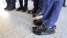 仁化國中打擊樂隊用黑膠帶纏鞋上台演出　圖／中央社