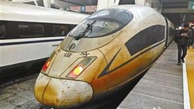 霧霾讓陸高鐵超髒。（圖／取自微博）