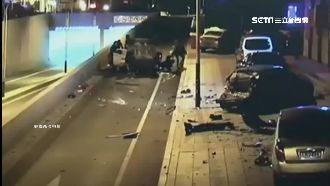 超速又超載釀禍　陸轎車翻滾4輪朝天