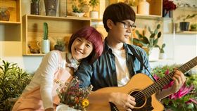 「宇宙人」主唱小玉、「棉花糖」主唱小球 《52Hz, I love you》
圖／臉書