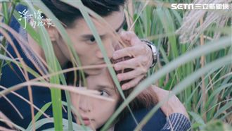 以霆現暖笑　十指緊扣芯語曖昧升級