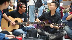  張三李四多次到台北車站與外籍移工互動取經
圖/獨一無二娛樂