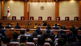 燭光集會不代表民意　朴槿惠律師：不能當作彈劾理由／圖／路透社（20170103開庭照）